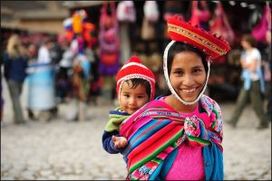 Женщина с ребенком кечуа из Эквадора